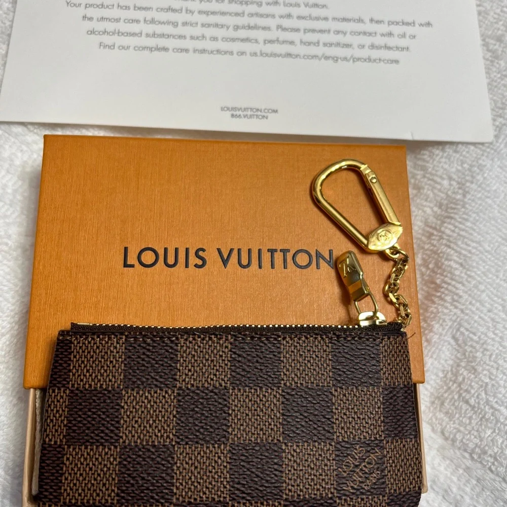 Authentic Louis Vuitton key/pouch with papers/ dust bag/box - Picture 7 of 8